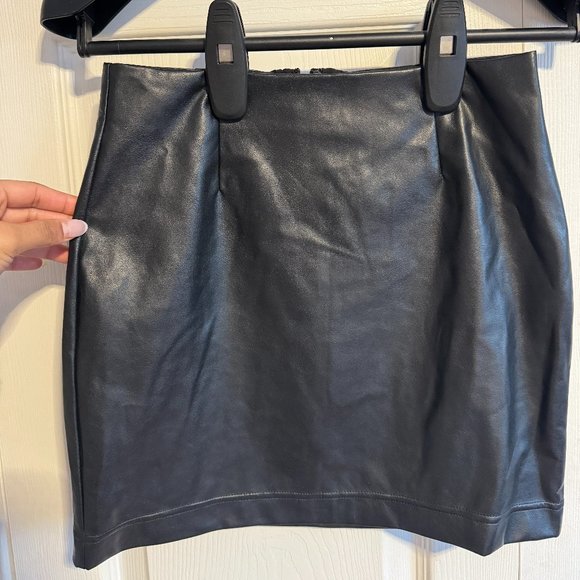 Wilfred Free Black leather mini skirt, size 2 - Picture 1 of 3